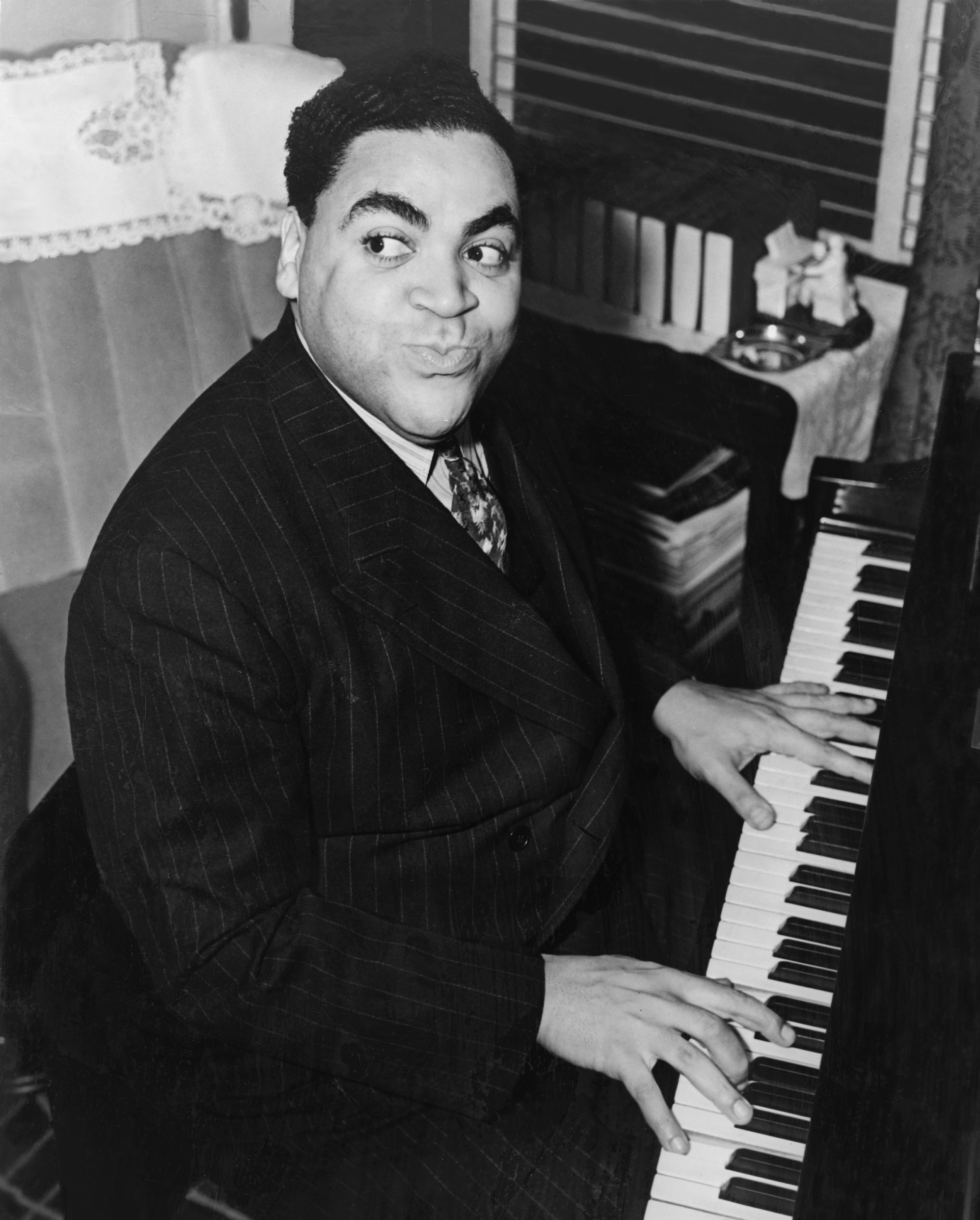 Fats Waller: The Virtuoso Pianist and Master of Swing