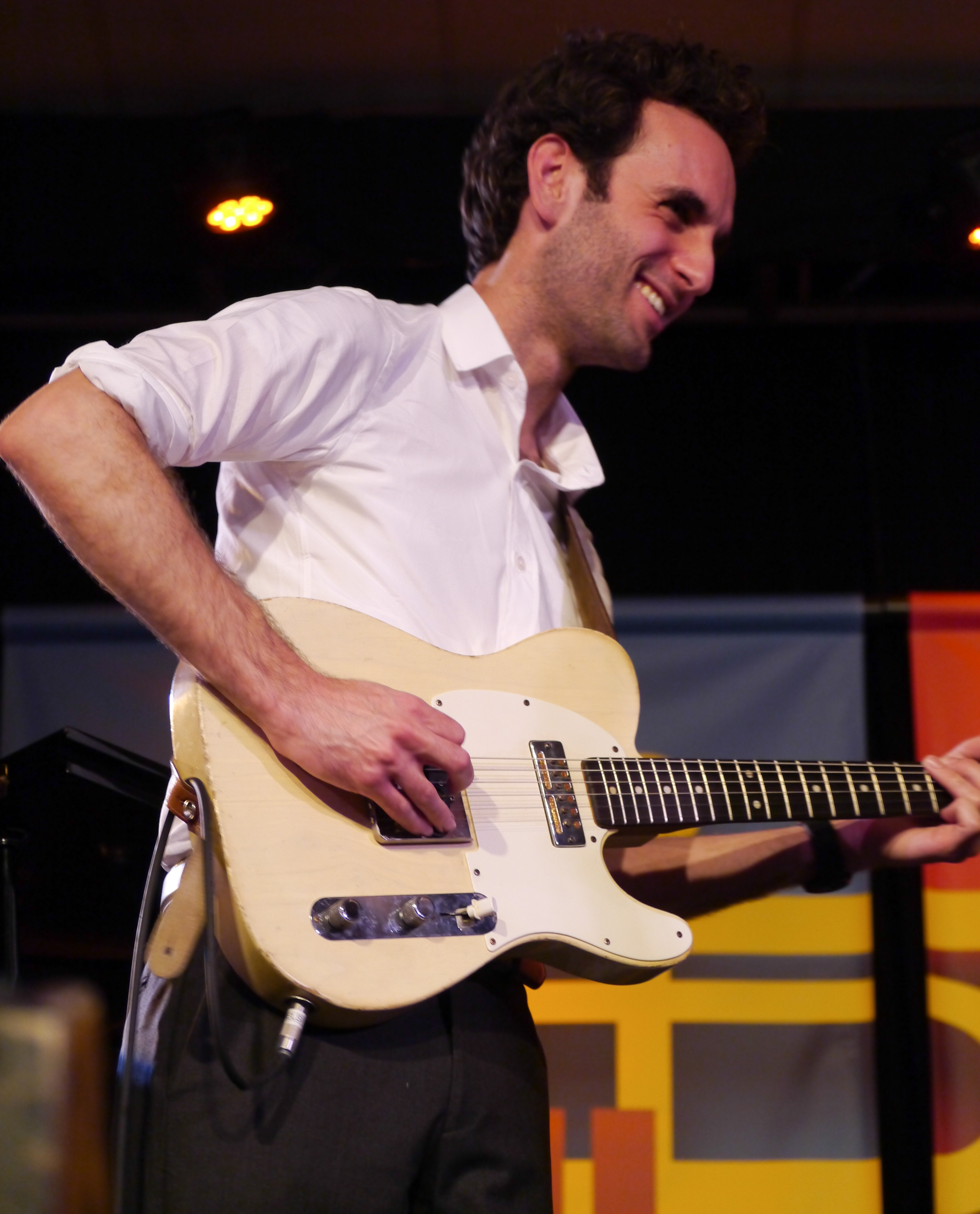 Julian Lage: A Contemporary Virtuoso Redefining the Language of Jazz Guitar