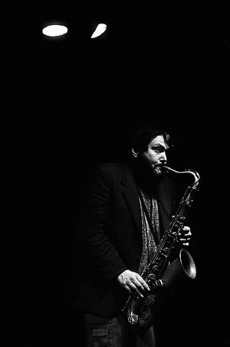 Picture of Steve Grossman playing saxophone.