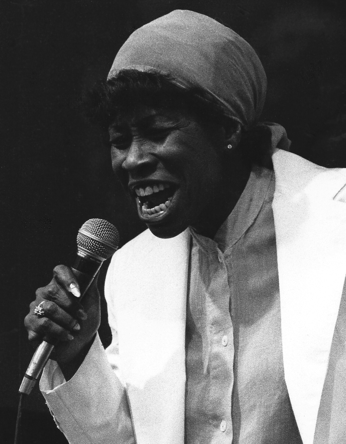 Picture of Betty Carter singing.
