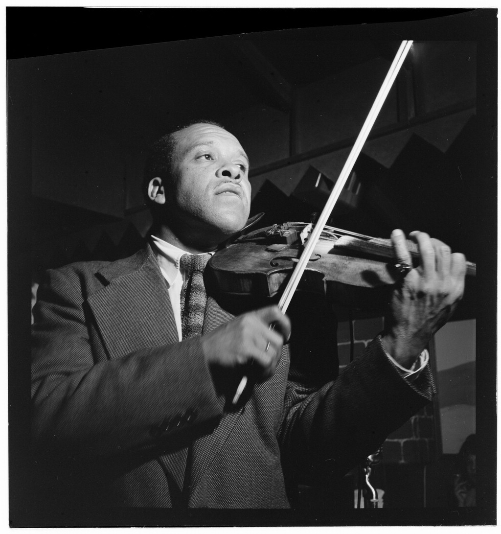 Picture of Stuff Smith playing violin.